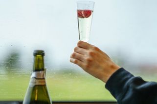 Pivo nebo prosecco z batohu si ve vlaku neotevírejte. Nemusíte totiž dorazit do cíle